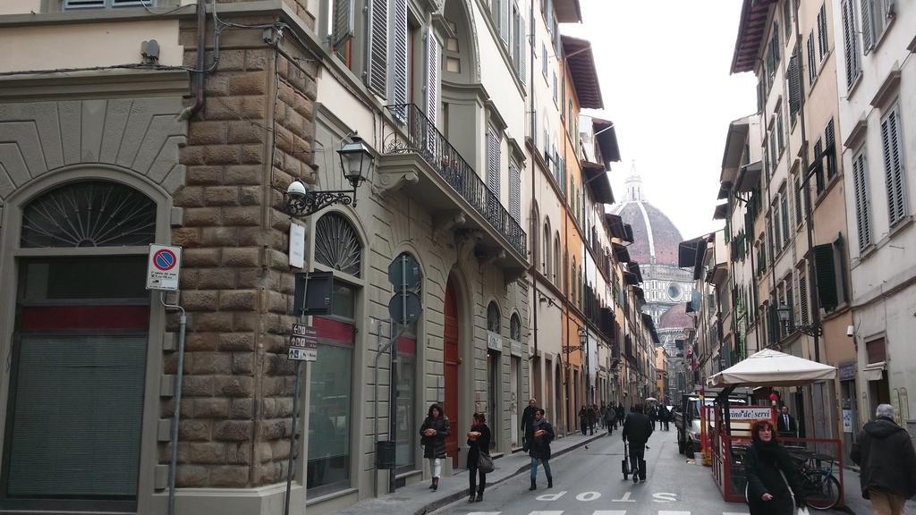 First Of Florence Luaran gambar