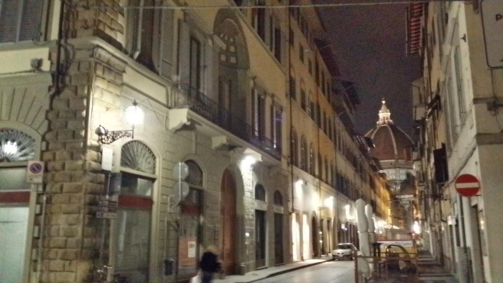 First Of Florence Luaran gambar