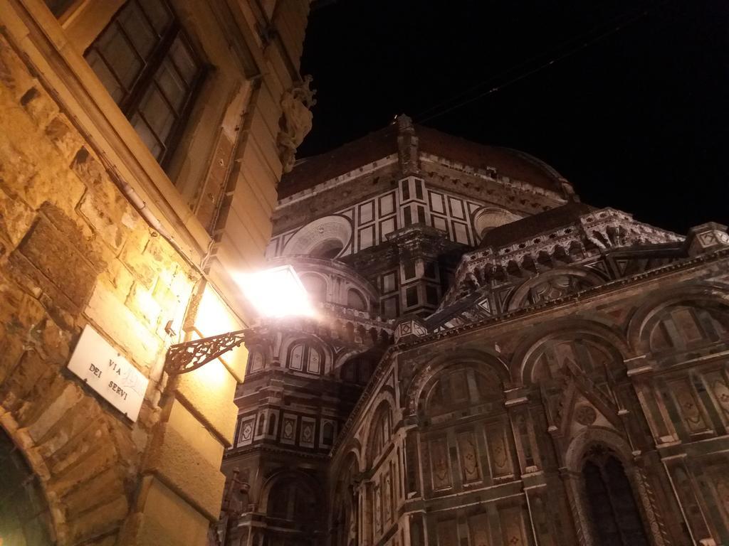 First Of Florence Luaran gambar